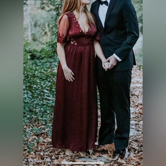 Red formal gown - Picture 2 of 8